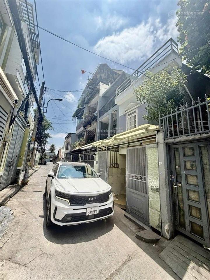 Nhà nát (4.1 x 18) oto vào nhà  gpxd (hầm + 4tầng) sát phạm văn đồng gần đặng thuỳ trâm