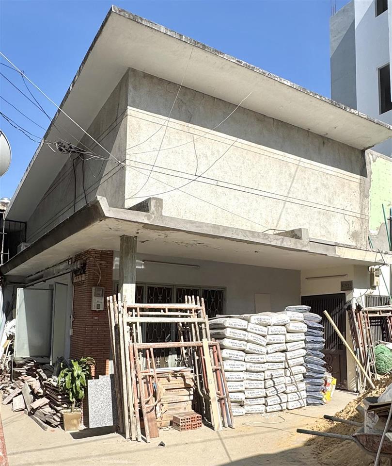 Gần chợ bà chiểu  nhà nát (7 x 20) ô tô vào nhà, 40m ra mặt tiền chu văn an  xây chdv, biệt thự