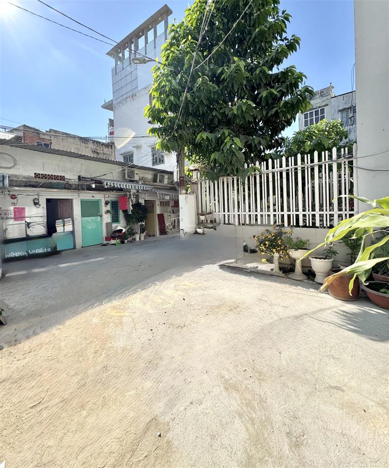 Gần chợ bà chiểu  nhà nát (7 x 20) ô tô vào nhà, 40m ra mặt tiền chu văn an  xây chdv, biệt thự