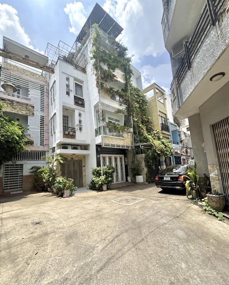 Giáp phú nhuận  nhà nát (4.1 x 15) hẻm 5m, oto vào nhà  không quy hoạch. hàng hiếm trong khu vực