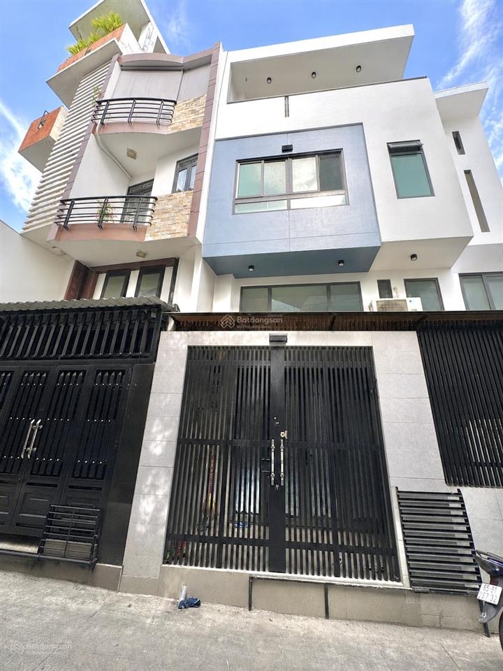 Vị trí đẹp sát phan xích long  hẻm oto  3tầng (5.2 x 8) có sân thượng  chủ để lại hết nội thất.