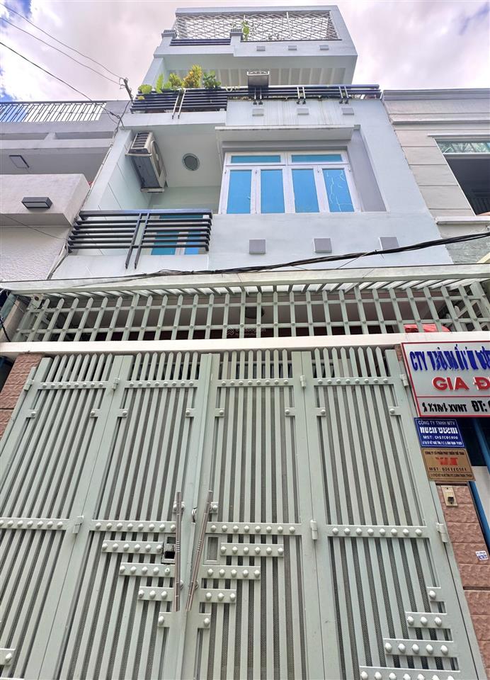 Giáp q1 ngay hàng xanh sát mặt tiền  4tầng (4.6 x 14) 6pn  oto vào nhà. khu hiếm nhà bán