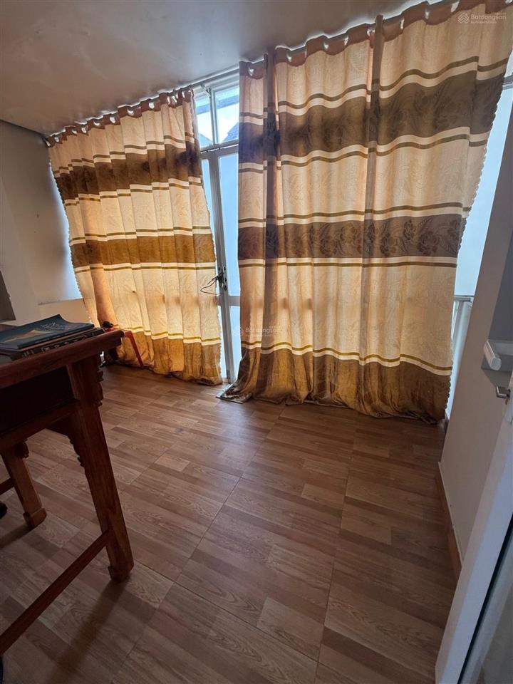 Chủ gấp bán, gần sân bay  đường nguyễn văn công  4 tầng (4,1 x 18)  hẻm oto, vào ở ngay