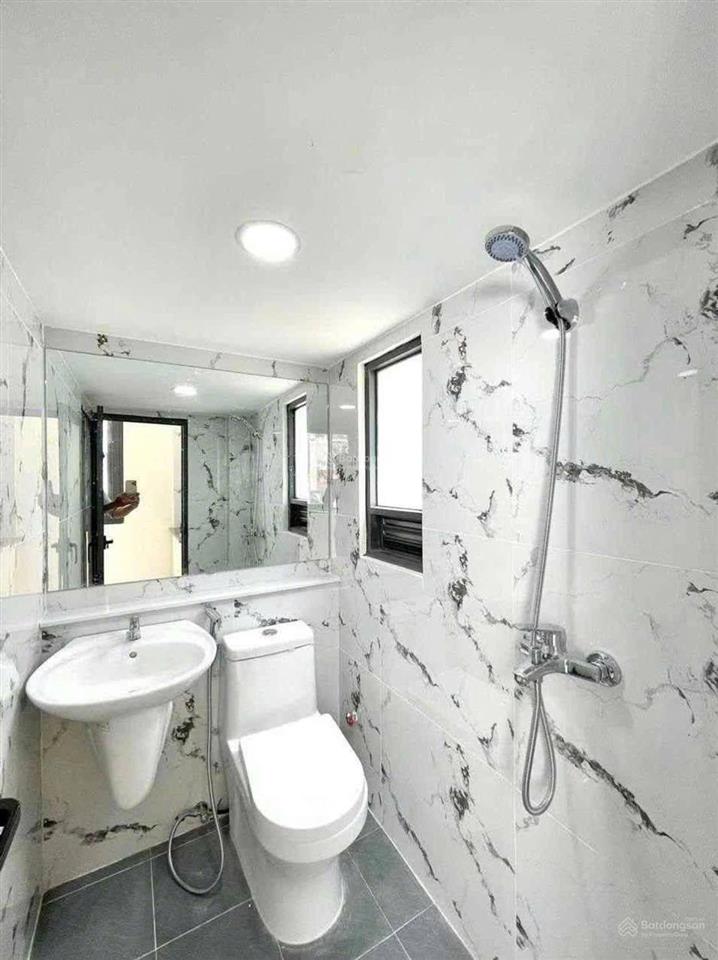 Gấp bán  chdv 13 phòng full nt  4 tầng (4 x 20m) hẻm oto, dòng tiền 70tr/th. ngay học viện cán bộ