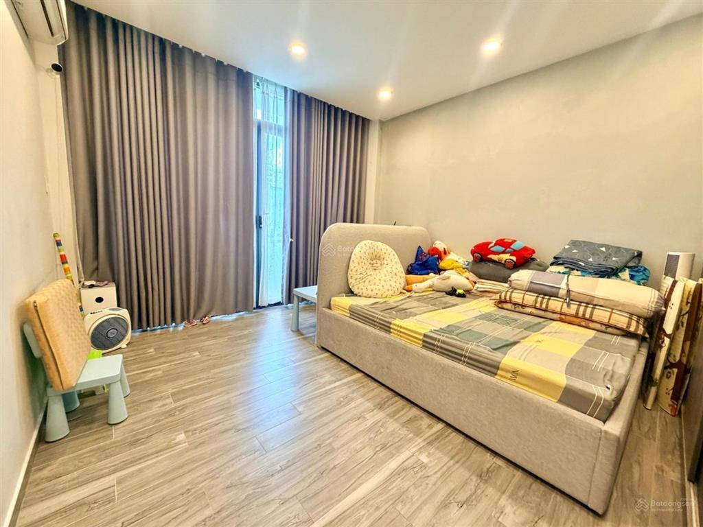 Khu nhà đẹp đường 12m  1/ sát mặt tiền quang trung, 4 tầng (4.1 x 16)  oto vào nhà