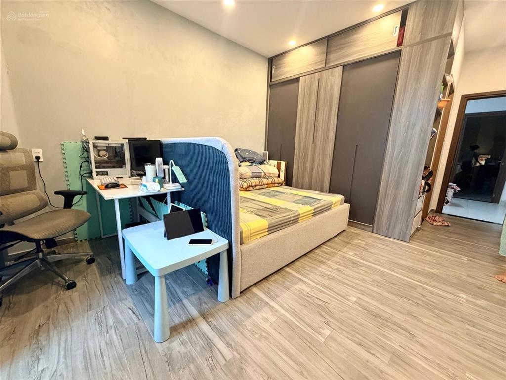 Khu nhà đẹp đường 12m  1/ sát mặt tiền quang trung, 4 tầng (4.1 x 16)  oto vào nhà