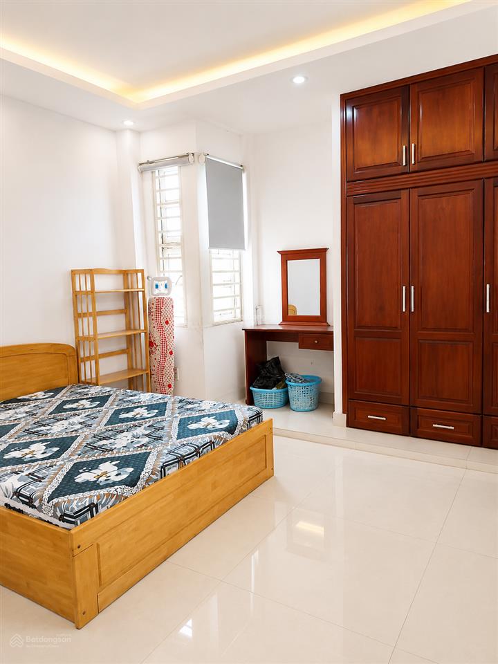 Giảm sốc 2tỷ  hẻm 5m, ô tô vào nhà  4 tầng (4,2 x 15) (5pn)  gần sân bay, cv gia định, emart
