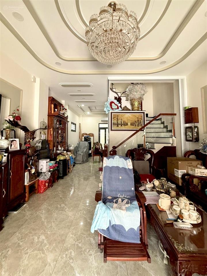 Ngang hiếm 5.2m  ô tô tới nhà  4 tầng, nhà đẹp (5.2 x 12m) gần chợ cây quéo, bà chiểu