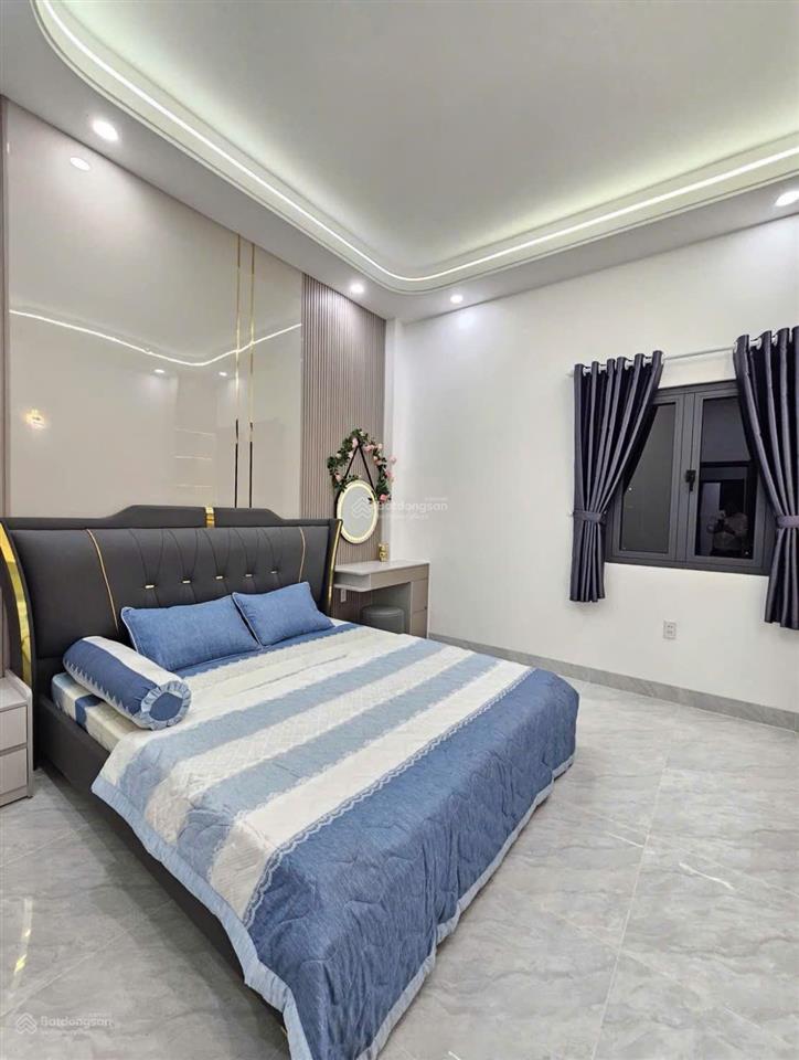 Nhà mới xây 5x23m, 1trệt, 1lầu, 3phòng ngủ, 3wc, có chỗ để xe hơi.