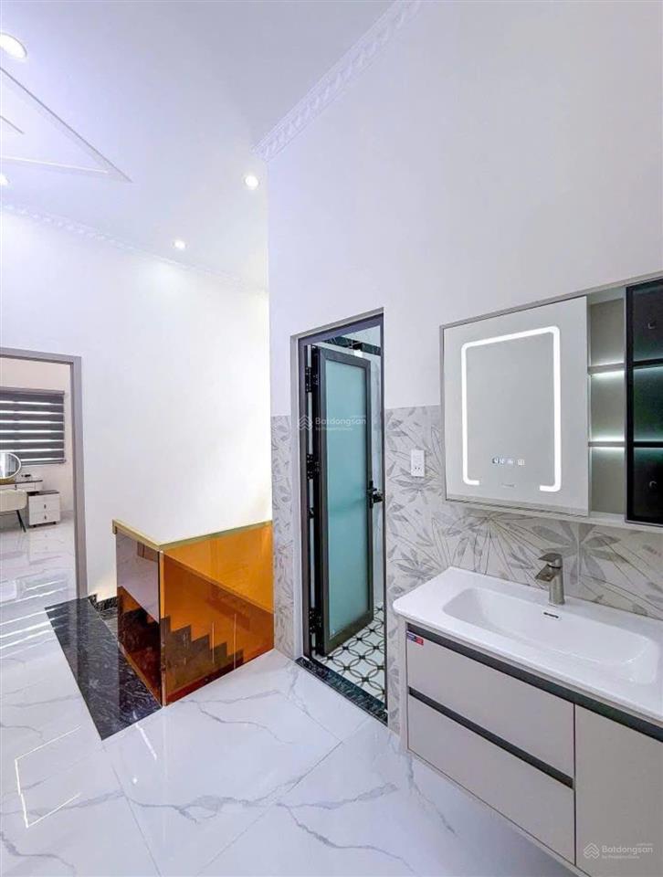 Chủ gửi bán nhà 2 tầng mới xây 3 phòng ngủ 3wc đường lớn, cạnh chợ