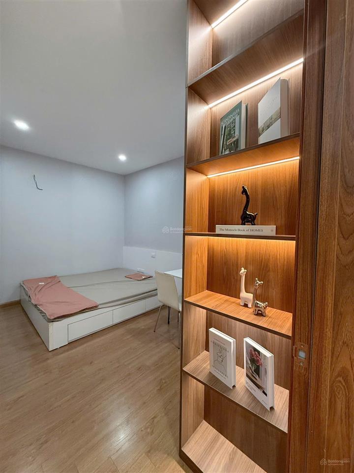 Em thi chuyên cho thuê chính chủ 2pn giá từ 14 triệu. tại home city 177 trung kính. xem nhà 24/7.