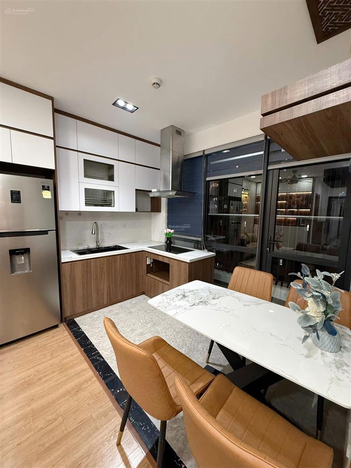 Em thi chuyên cho thuê chính chủ 2pn giá từ 14 triệu. tại home city 177 trung kính. xem nhà 24/7.