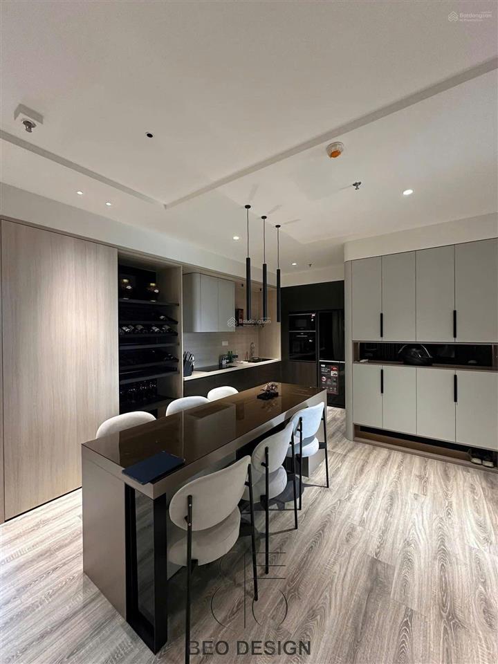 Giá rẻ nhất. cho thuê chính chủ 3pn full 148m2 giá chỉ từ 22 triệu. discovery complex 302 cầu giấy