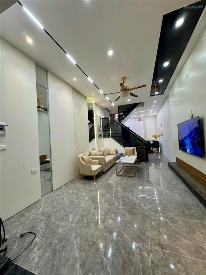 Bán gấp nhà hoàng văn thái 45m2 mặt tiền 4m 5 tầng full nội thất gara ô tô