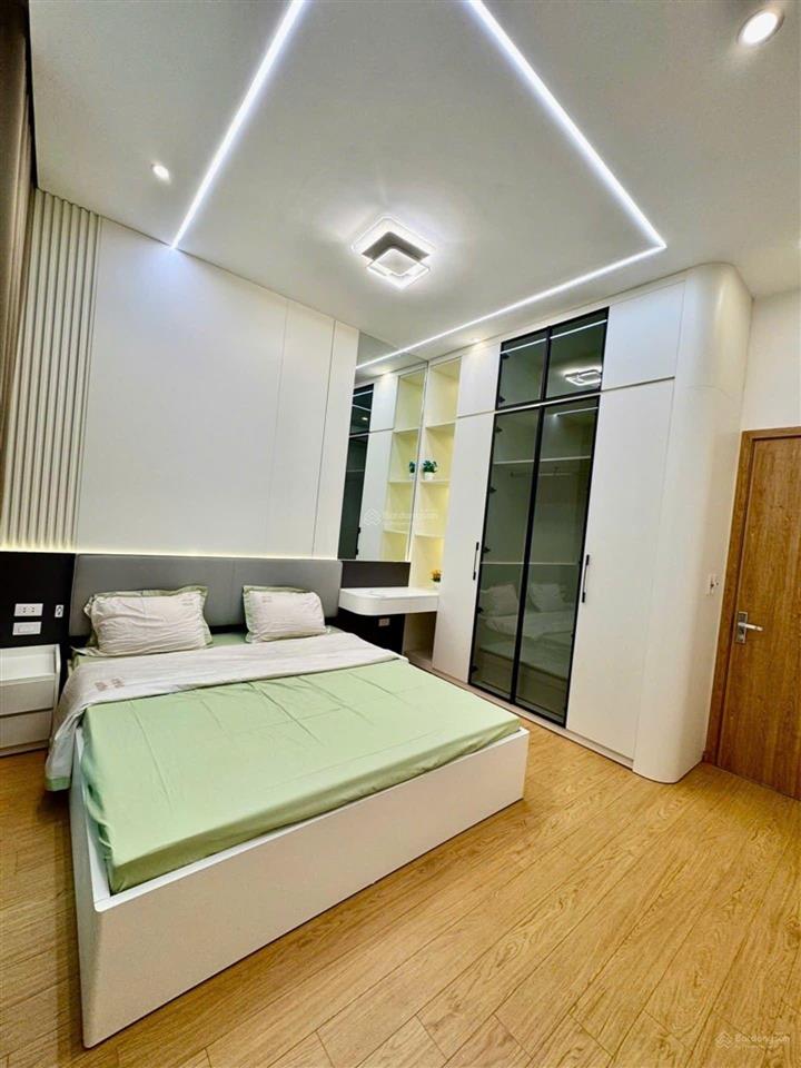 Bán gấp nhà hoàng văn thái 45m2 mặt tiền 4m 5 tầng full nội thất gara ô tô