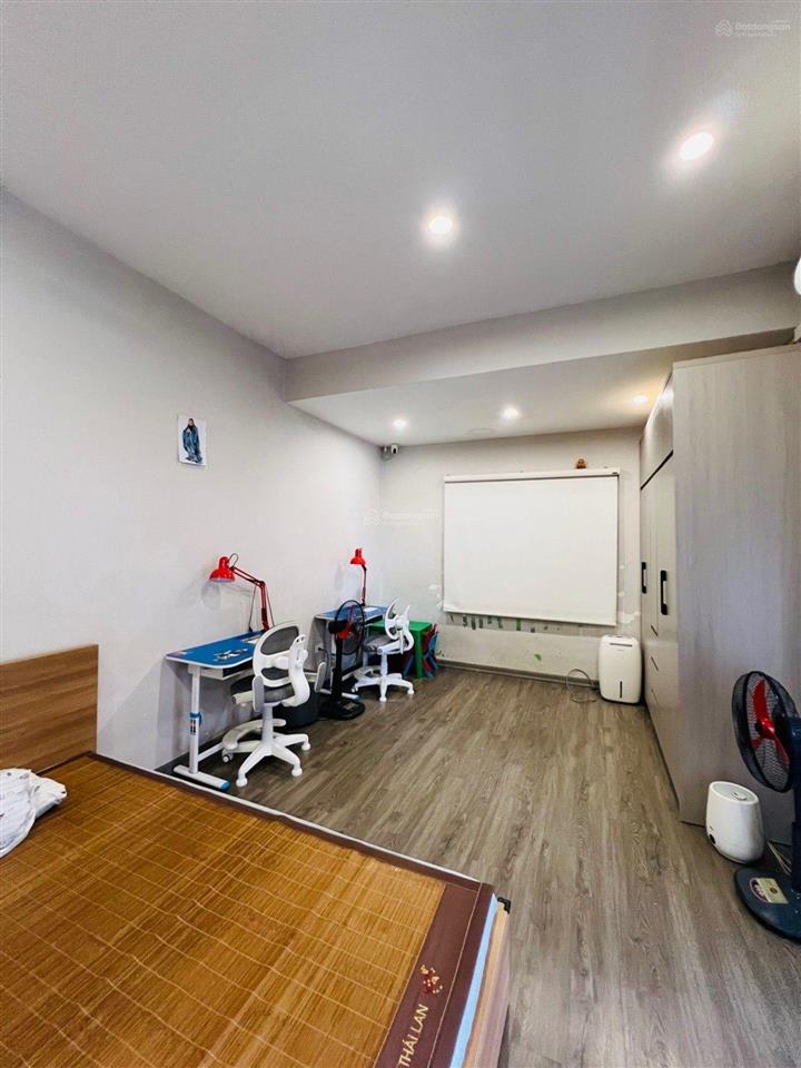 Bán nhà phố giải phóng 40m2 5 tầng kinh doanh gara ô tô.