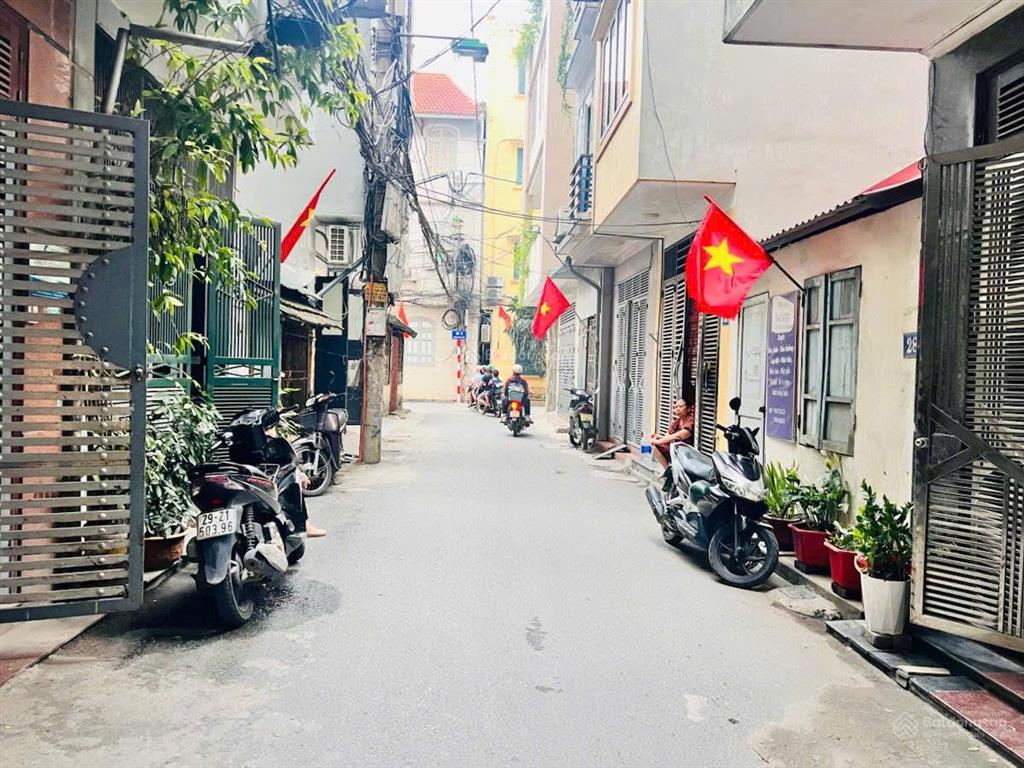 Hoa hậu trung văn,ô tô tránh,dừng,đậu đỗ ngày đêm,đất đẹp nở hậu xây tòa 8 tầng thang máy siêu đẹp