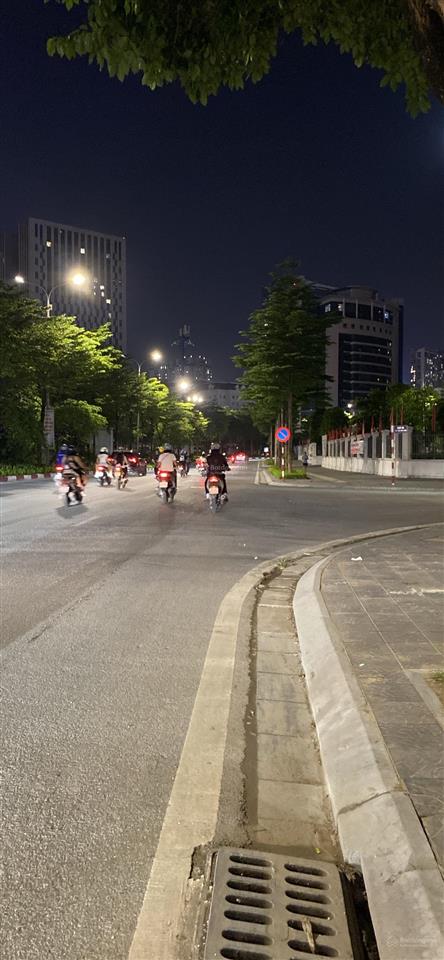 Bán nhà liền kề phùng khoang siêu hot siêu phẩm kd ô chờ thang máy vị trí đắc địa, kd cực tốt.