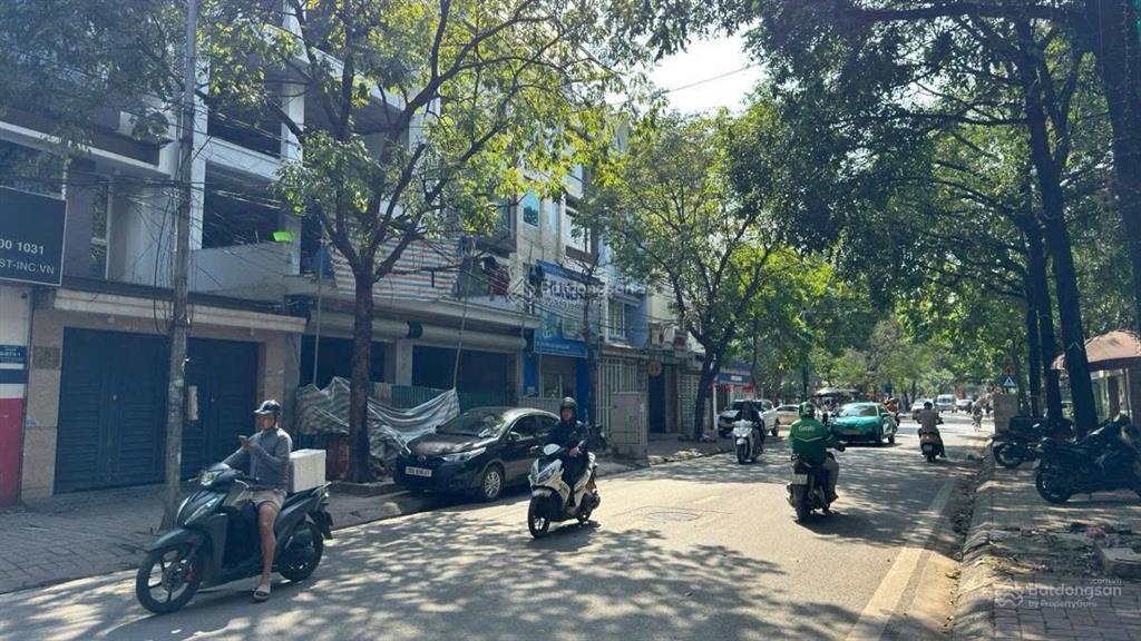 Bán nhanh mặt đường trung thư  6 tầng thang máy
kinh doanh sầm uất ngày đêm  chỉ 30 tỷ  90m