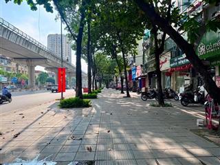 Mặt phố hồ tùng mậu  vỉa hè đá bóng  ô tô vào nhà  kinh doanh đa dạng sầm uất tấp nập ngày đêm