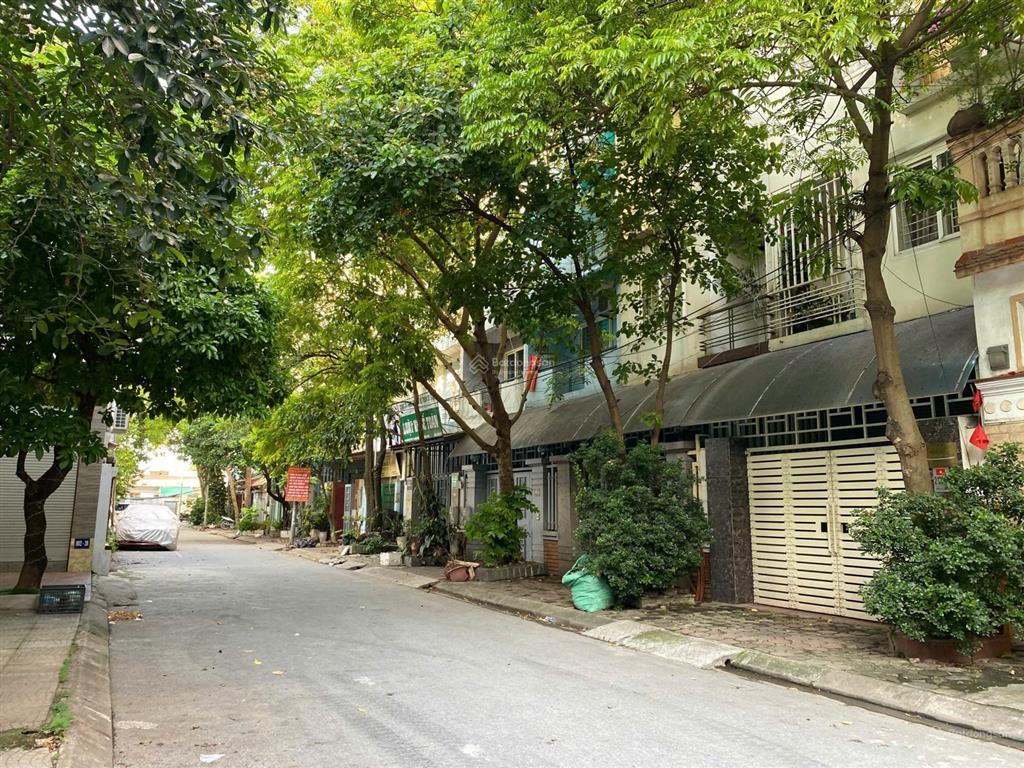 Hoa hậu đường đại mỗ  hàng xóm louis city, lô góc 3 mặt ngõ ô tô, vỉa hè ô tô tránh 110m2 chỉ 17tỷ