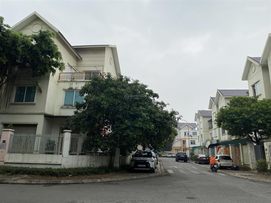 116tr/m  biệt thự lô góc 4 mặt thoáng  3 mặt ô tô chạy vòng quanh đậu đỗ ngày đêm chủ thiện chí