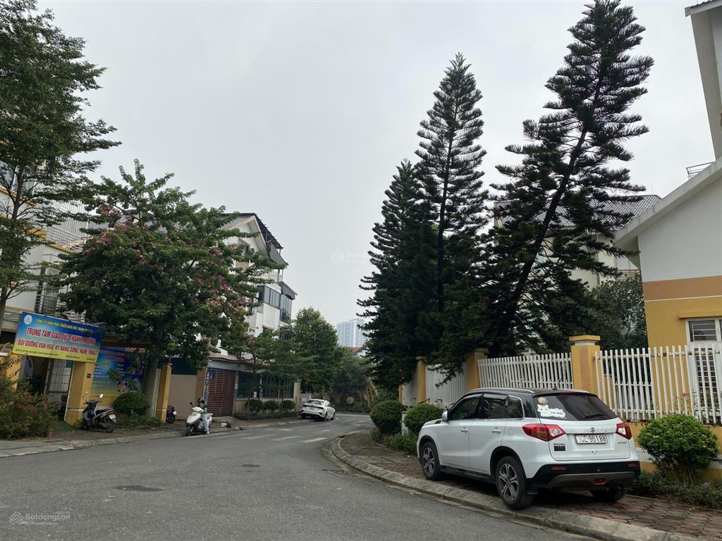 116tr/m  biệt thự lô góc 4 mặt thoáng  3 mặt ô tô chạy vòng quanh đậu đỗ ngày đêm chủ thiện chí