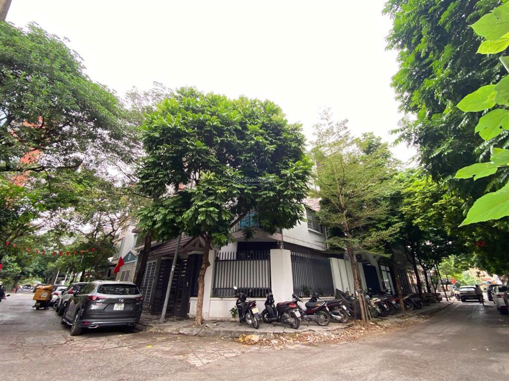 Hơn 200 triệu/m2  biệt thự an lạc lô góc cực phẩm mặt tiền 24m miên man hiếm có 1 căn hoa hậu
