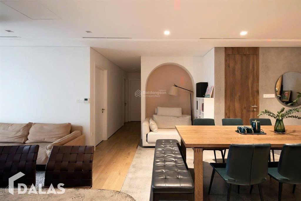 Chính chủ cần bán gấp cc kosmo tây hồ, tầng cao view hồ tây, 118 m², 3pn, 2wc, đông nam