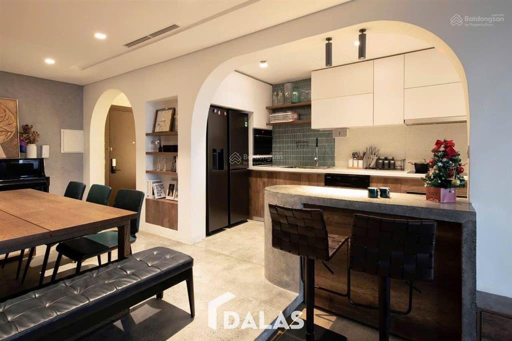 Chính chủ cần bán gấp cc kosmo tây hồ, tầng cao view hồ tây, 118 m², 3pn, 2wc, đông nam