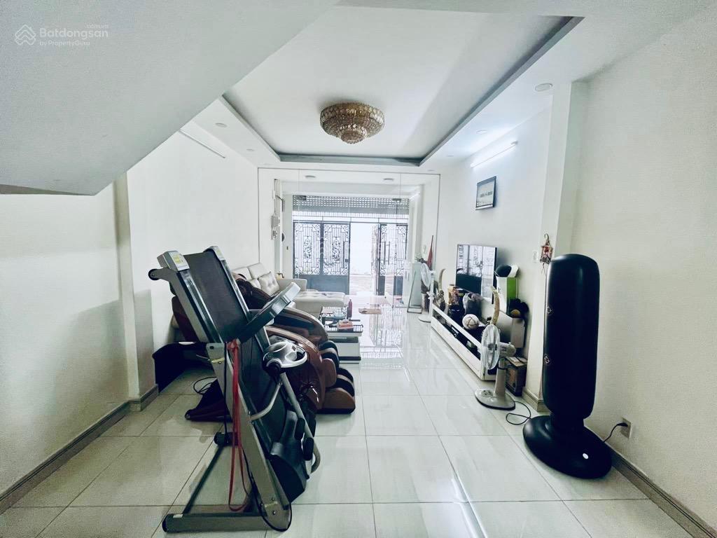 Bán nhà ngang 4m x 16m phường 2 tân bình ô tô đậu cửa