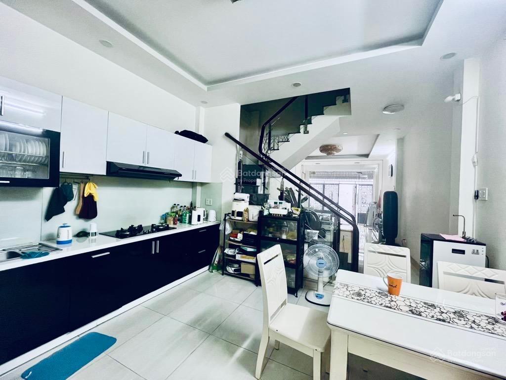 Bán nhà ngang 4m x 16m phường 2 tân bình ô tô đậu cửa