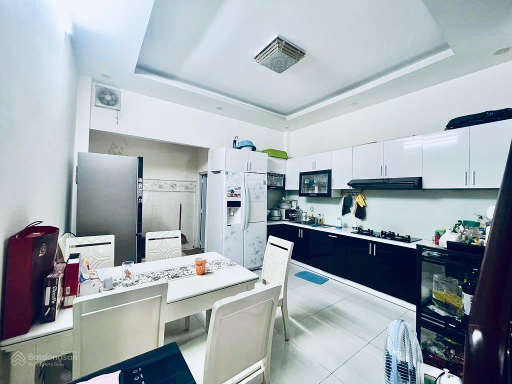 Bán nhà ngang 4m x 16m phường 2 tân bình ô tô đậu cửa