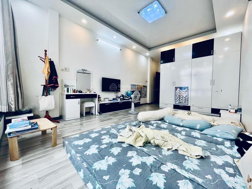 Bán nhà ngang 4m x 16m phường 2 tân bình ô tô đậu cửa