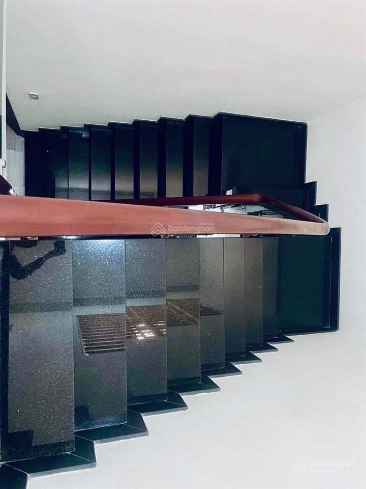 Bán nhà ngang 4m x 16m phường 2 tân bình ô tô đậu cửa