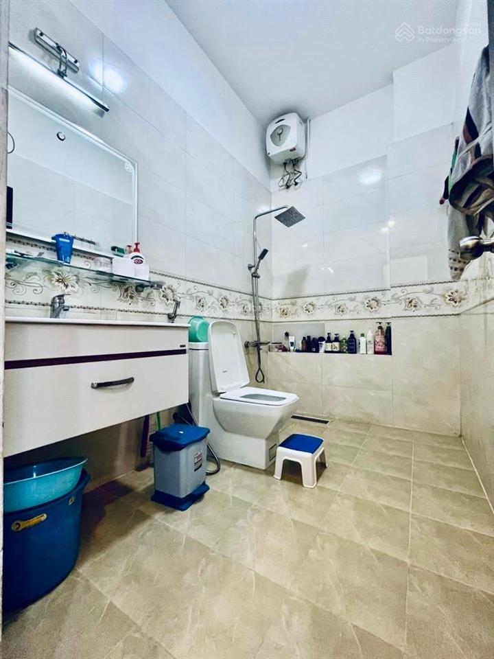 Bán nhà ngang 4m x 16m phường 2 tân bình ô tô đậu cửa
