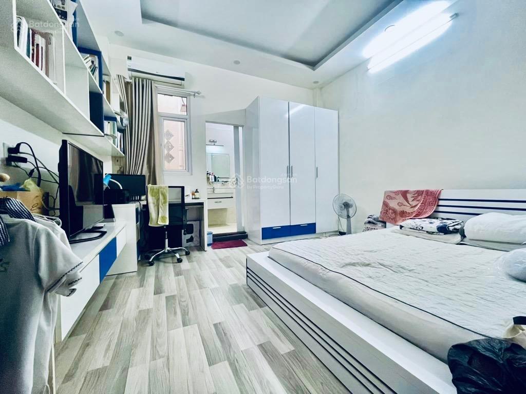 Bán nhà ngang 4m x 16m phường 2 tân bình ô tô đậu cửa