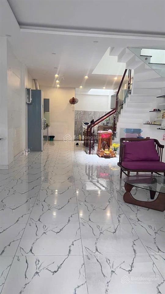 Bán nhà út tịch phường 4  4,5m x 14,2m = 73m2 3 tầng  chỉ 9.5 tỷ