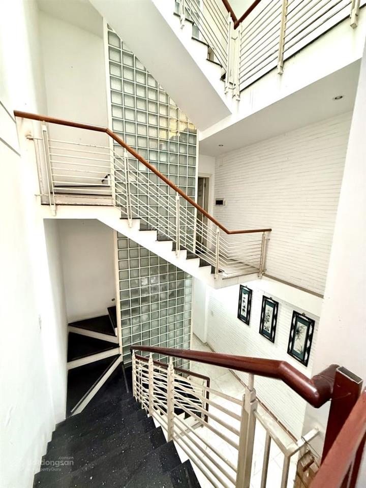 Bán nhà quận 3  150m ra lê văn sỹ 115m2 (4,1 x 28) vị trí kinh doanh tốt