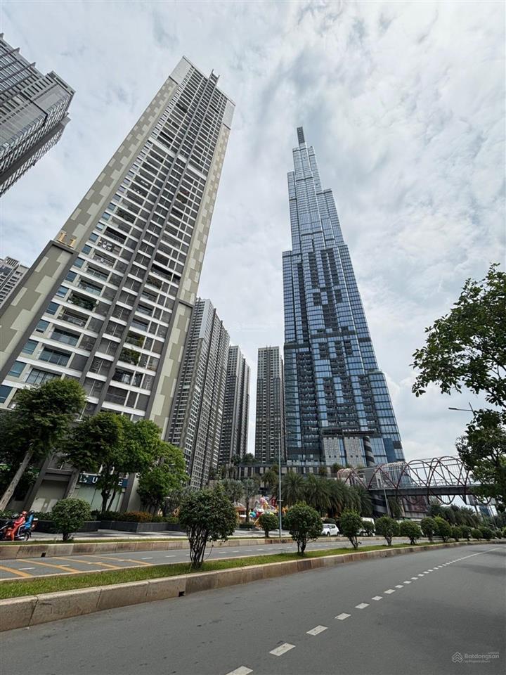 Bán căn hộ vinhomes landmark 3  49m2  8.2 tỷ