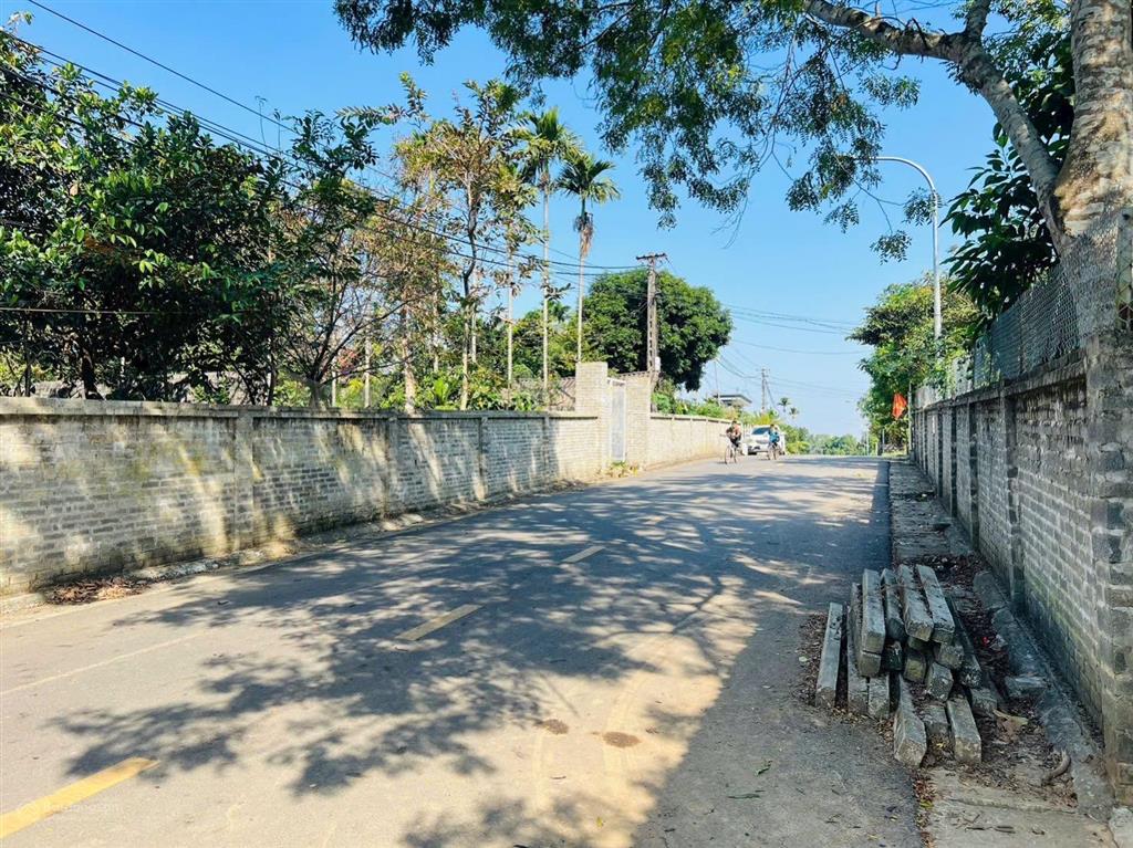 Tôi cần bán mảnh đất 100m2 full thổ cư tại trung tâm hoà lạc gần metro 5