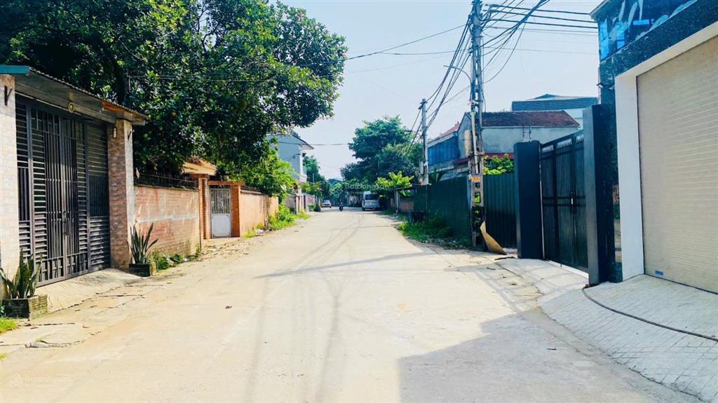 Tôi cần bán mảnh đất 100m2 full thổ cư tại trung tâm hoà lạc gần metro 5