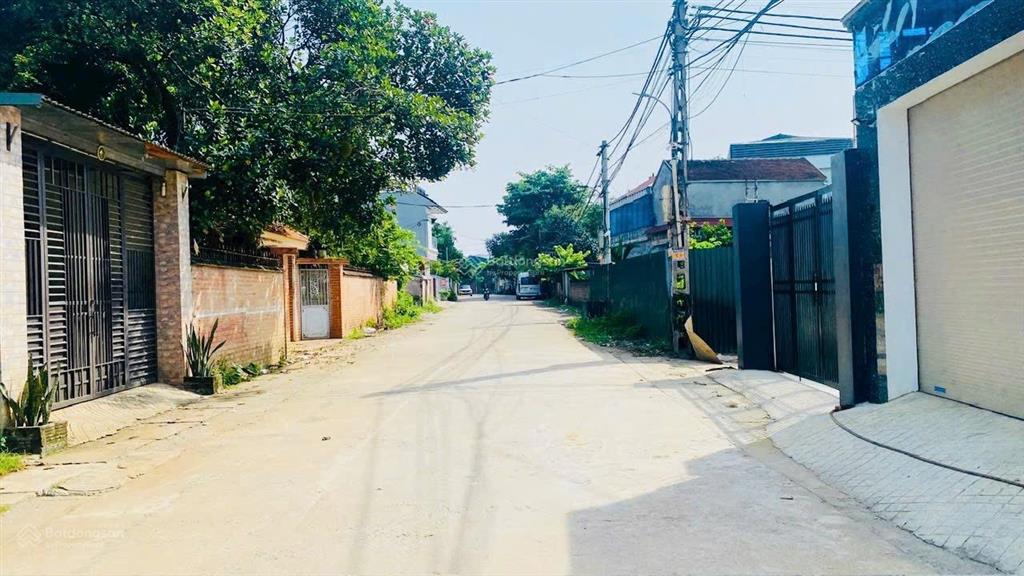 Tôi cần bán mảnh đất 100m2 full thổ cư tại trung tâm hoà lạc gần metro 5