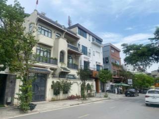 Bán bt lô góc ngoại giao đoàn, 450 triệu/m2, diện tích 250m2 sổ đỏ sẵn sàng giao dịch