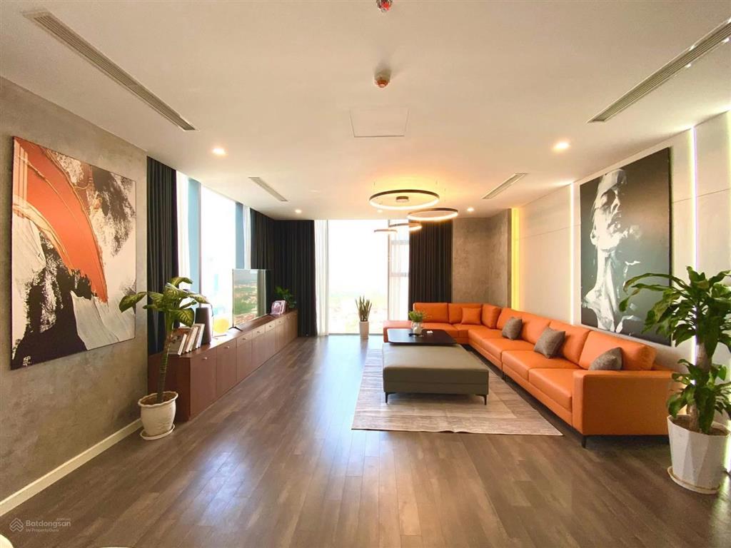 Tôi chính chủ cần bán 3pn kosmo tây hồ 95m2 view đẹp đông nam.