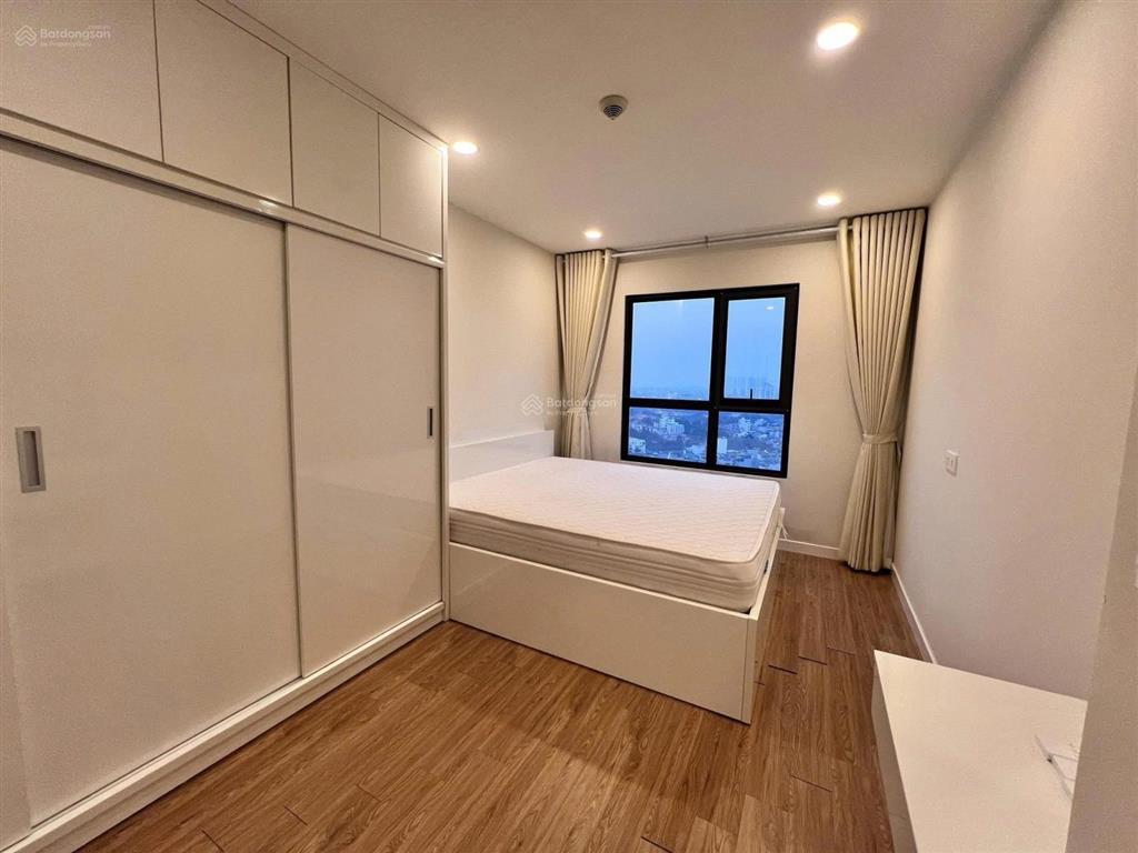 Chủ nhà chuyển công tác cần chuyển nhượng 2pn 74m2 giá 8,5tỷ tầng cao view hồ tây