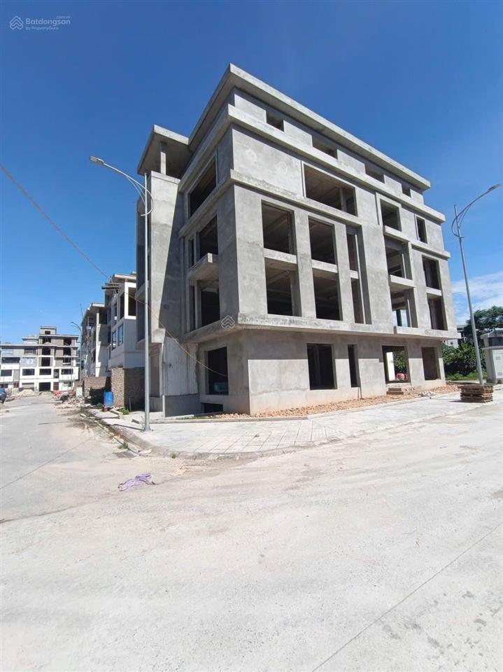 Bán biệt thự cạnh ciputra lô góc 190m2 xây 6 tầng nổi + có hầm sẵn sổ giao dịch. giá 230tr/m2