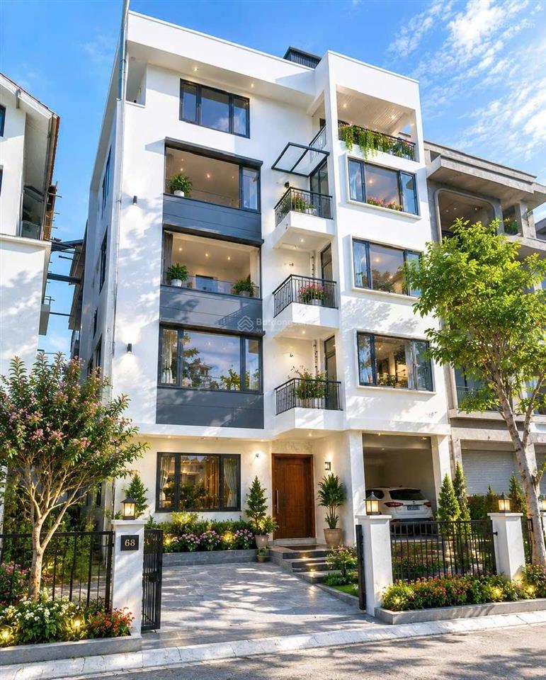 Bán biệt thự 180m2 xây 6 nổi có hầm, giá 260tr cạnh ciputra