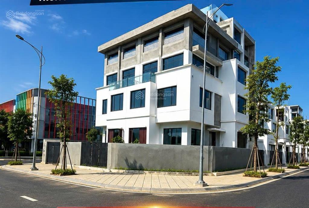 Bán biệt thự 180m2 xây 6 nổi có hầm, giá 260tr cạnh ciputra