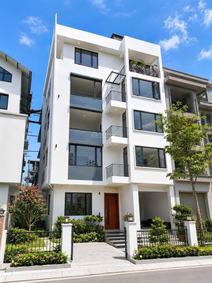 Bán biệt thự 180m2 xây 6 nổi có hầm, giá 260tr cạnh ciputra